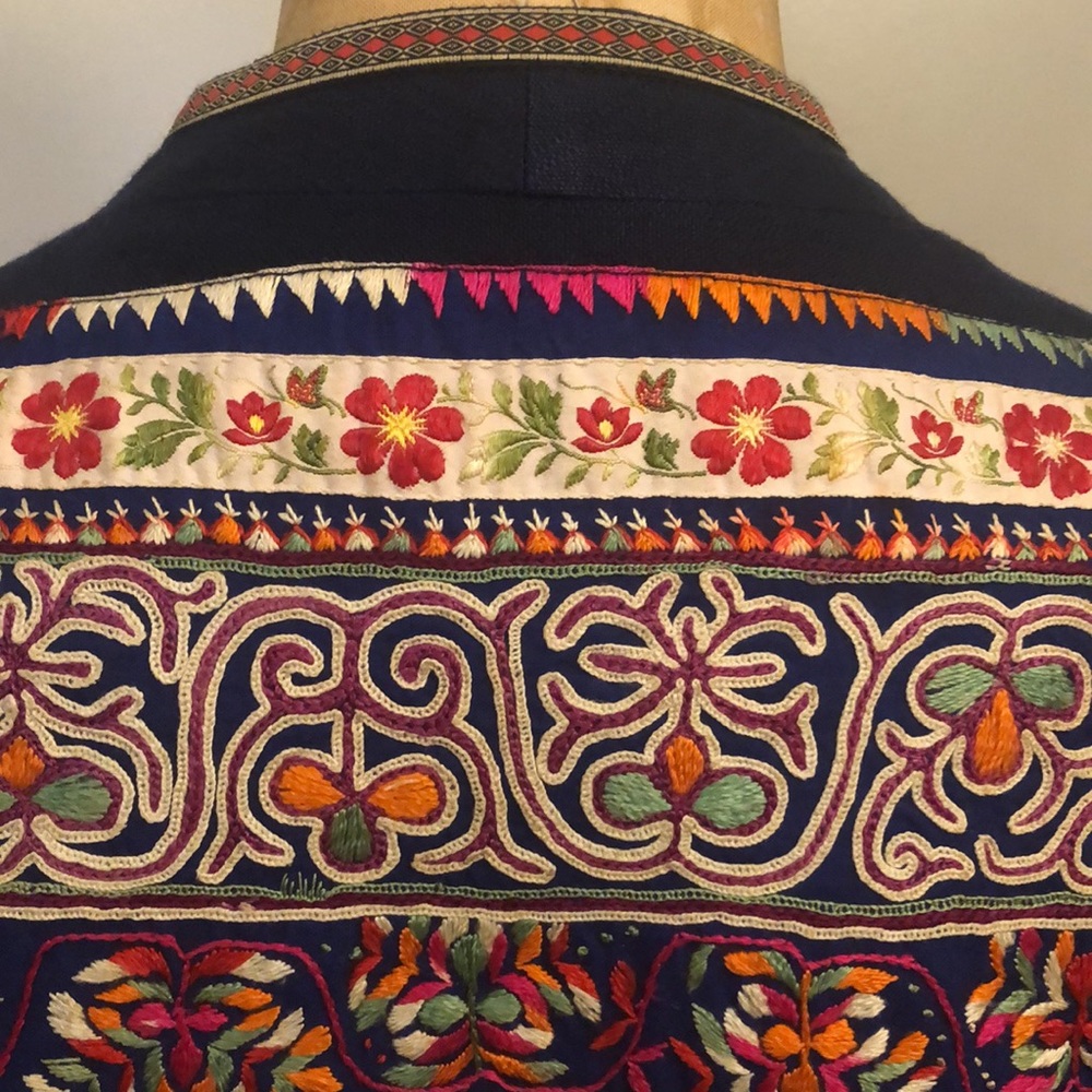 Beautiful!!Embroidered Mandarin Collared Jacket - image 7